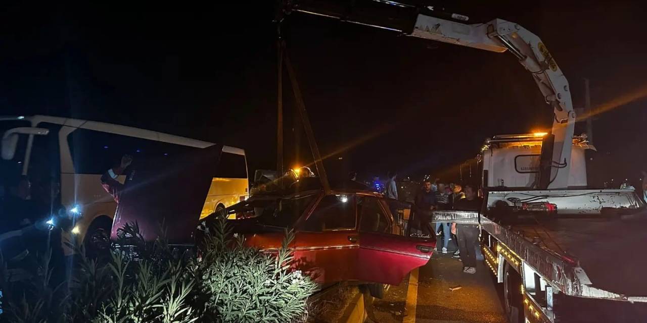 Metal Yığınına Dönen Bu Araçtan Sağ Çıktılar