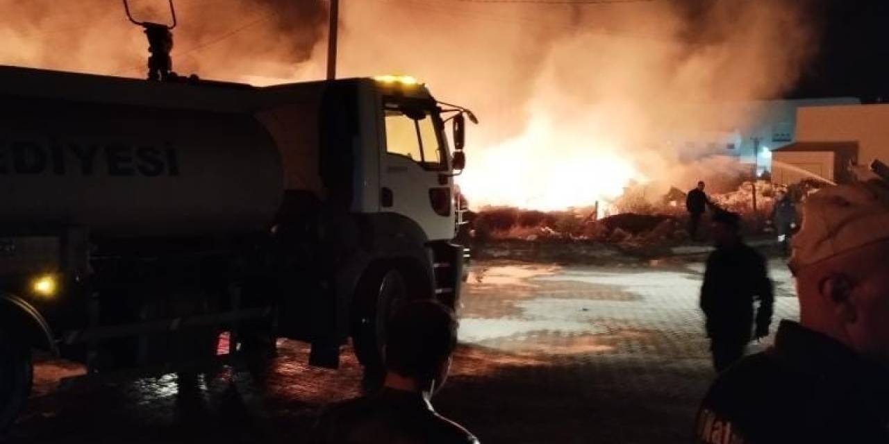 Niğde’de Geri Dönüşüm Fabrikasında Yangın