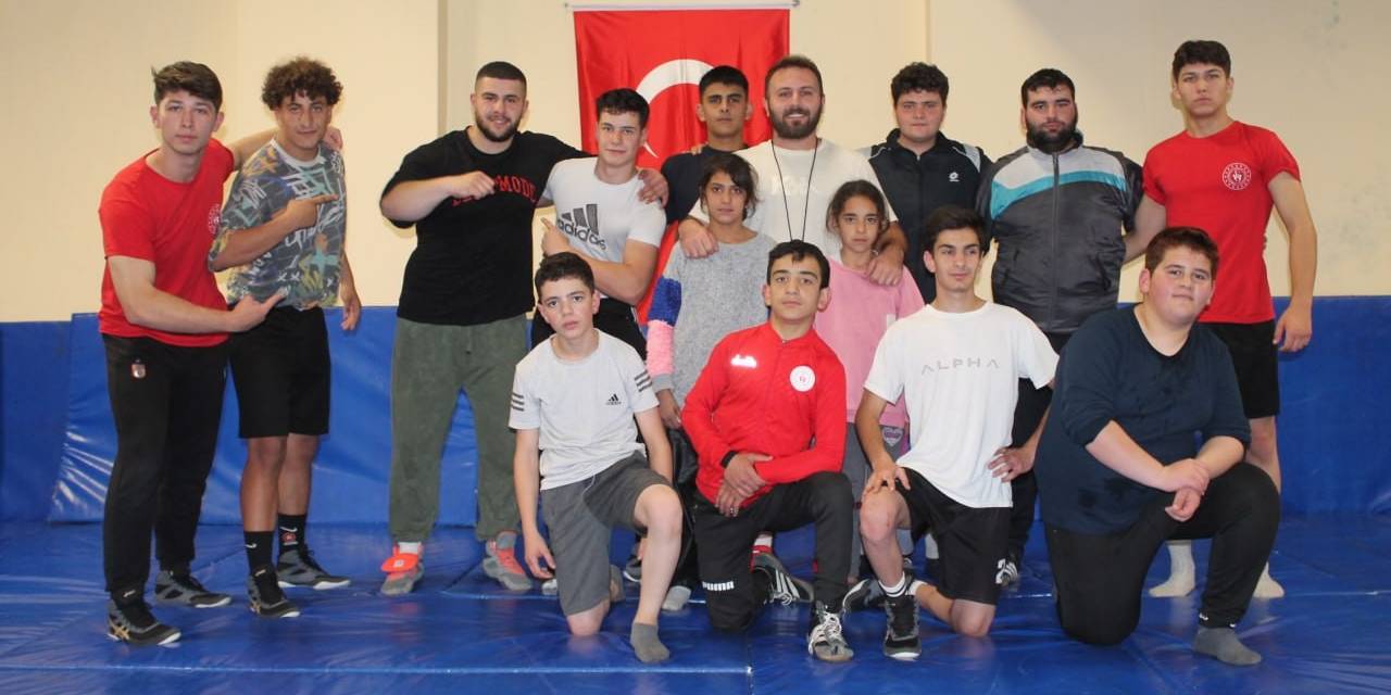 Güreşçi İkiz Kardeşlerin Hedefinde Avrupa Şampiyonluğu Var