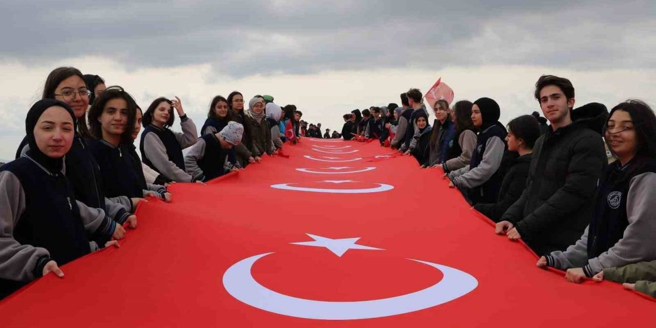Cumhuriyet’in 100’ncü Yılı Kutlamaları Kop Dağı Şehitliğindeki Yürüyüşle Başladı