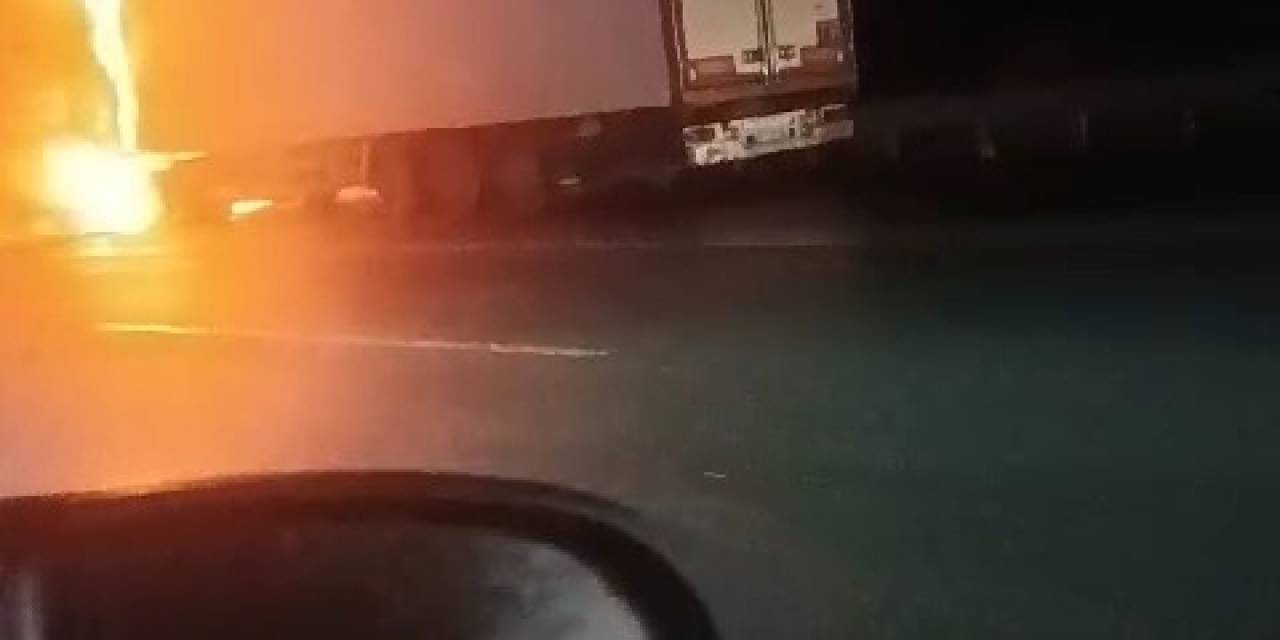 Tır Otobanda Alev Alev Yandı