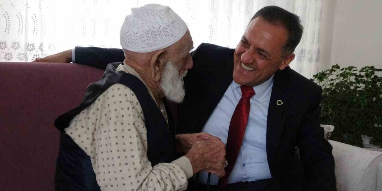 Cumhuriyetle Yaşıt Asırlık Çınarlar Unutulmadı