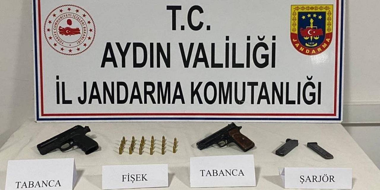 Arka Koltuğa Saklanan Silahlar, Jandarmanın Dikkatinden Kaçmadı
