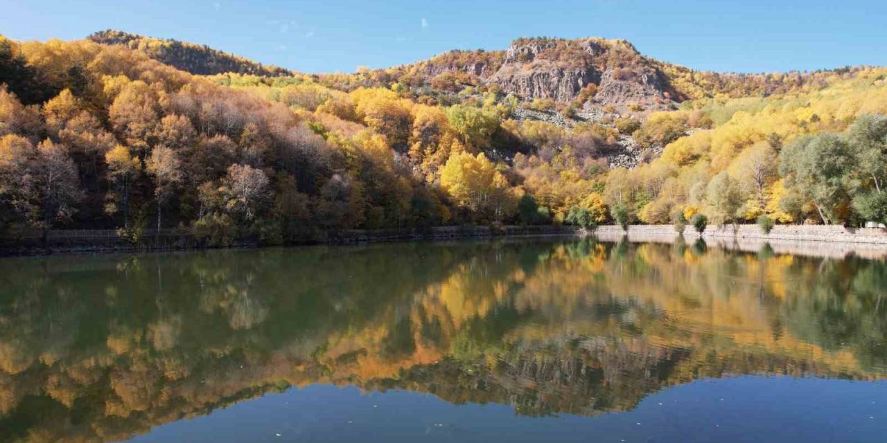 Çubuk Karagöl’e Sonbahar Geldi: Sarının Her Tonunu Barındıran Yüzlerce Ağaç Kartpostalları Aratmıyor