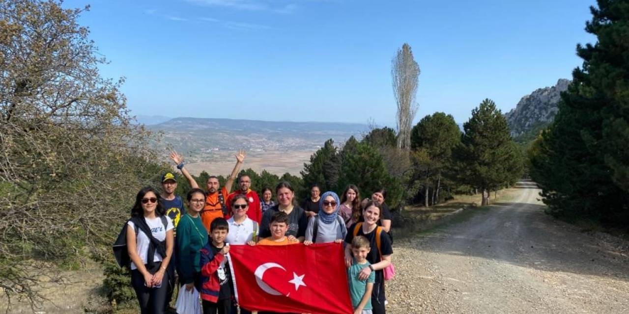 Gölpazarı’nda Öğretmen Ve Öğrencilerinin Katılımı İle Doğa Yürüyüşü Gerçekleştirildi