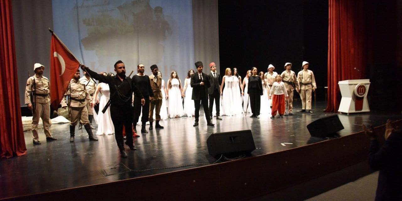 Kurtuluş Destanı Dans Tiyatrosu Ayakta Alkışlandı
