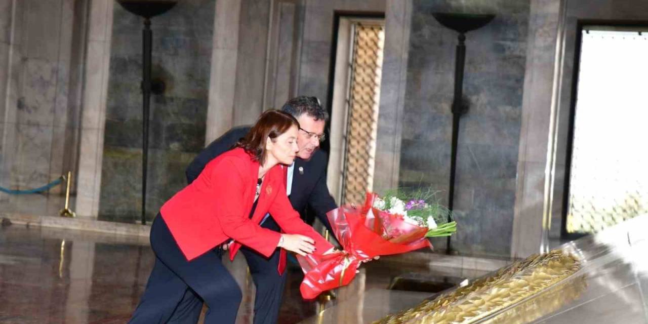 Alaşehir Belediyesinden Kadınlara Anıtkabir Ziyareti
