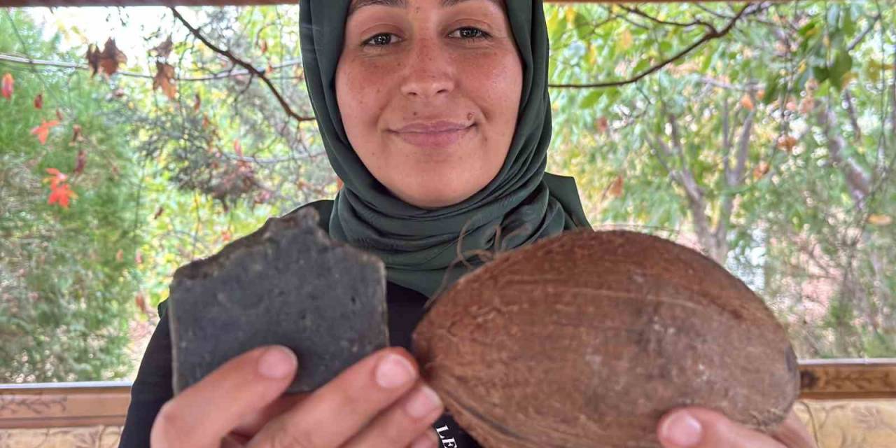 Hindistan Cevizinden Doğal Sabun, Sivilce Ve Lekeleri Yok Ediyor