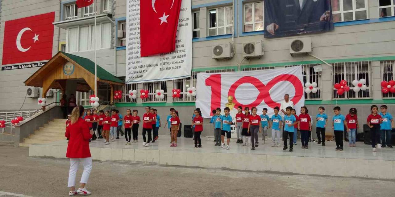 Öğrenciler Cumhuriyet Coşkusunu İşaret Diliyle Yaşadı