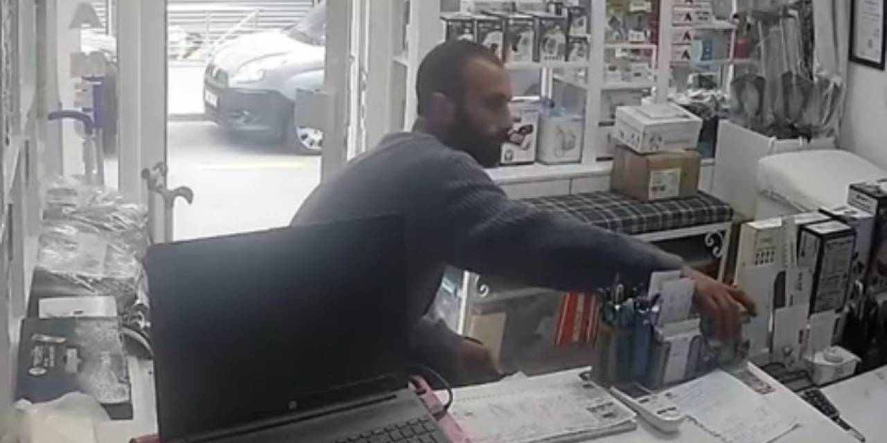 Fatih’te Medikal Mağazası Çalışanını Oyalayarak Sadaka Kutusunu Böyle Çaldı