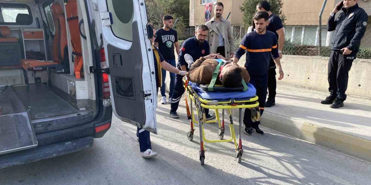 Kamyonlardan Dökülen Çamur Nedeniyle Aynı Yerde 5 Kaza Meydana Geldi