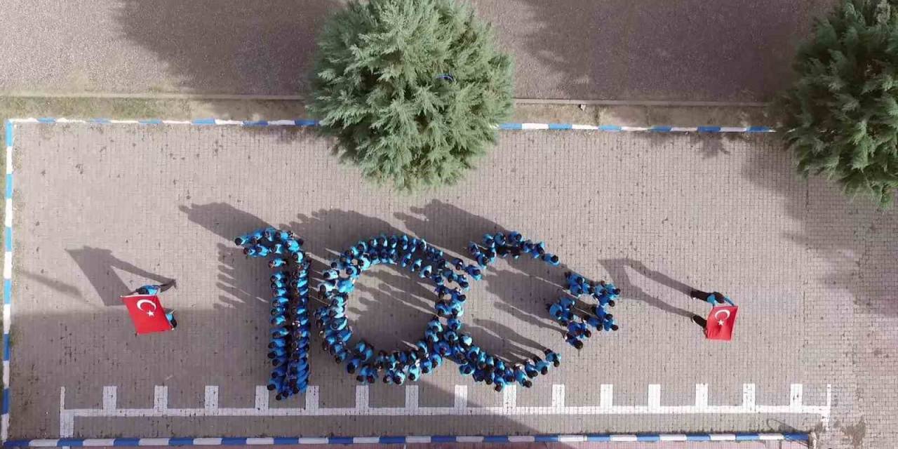 İlköğretim Öğrencileri 100. Yıl Koreografileriyle Dikkat Çekti