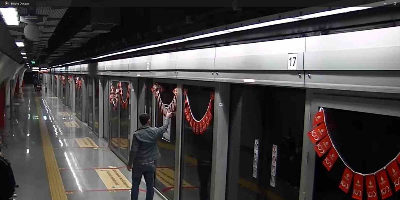 Gaziosmanpaşa’da Metroya Asılan Türk Bayraklarını Yırttı: Gözaltına Alınan Şüpheli Tutuklandı