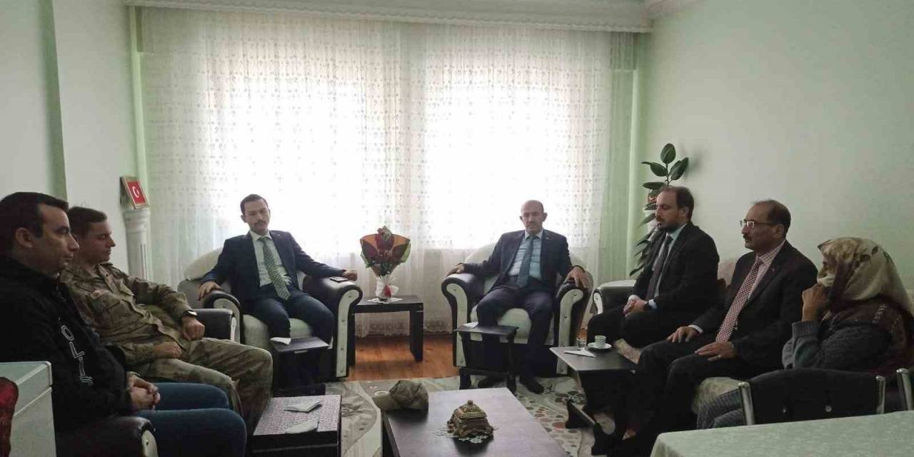 Kaymakam Oğuztürk’ün Şehit Ailelerini Ziyareti