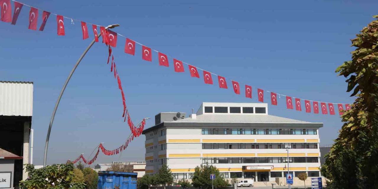 Kütahya Osb Bayraklarla Süslendi