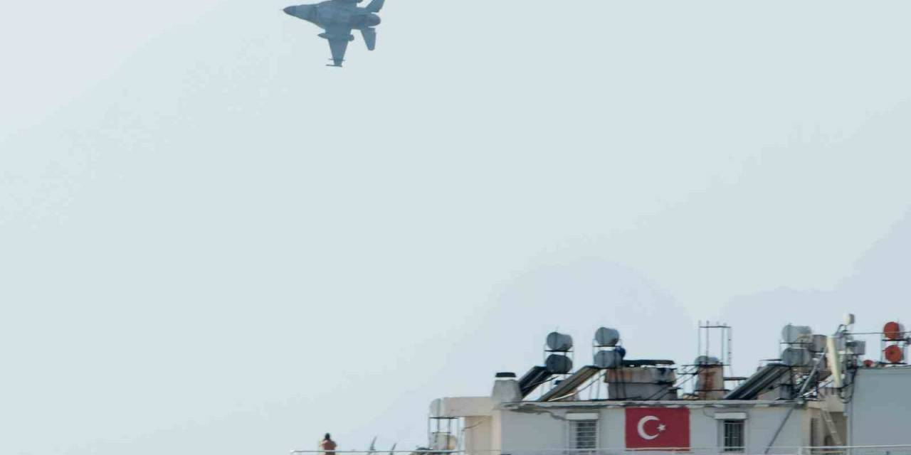 Antalya’da “Türk Yıldızları” Yerine Semalarda Olacak F-16’lar Prova Uçuşu Gerçekleştirdi