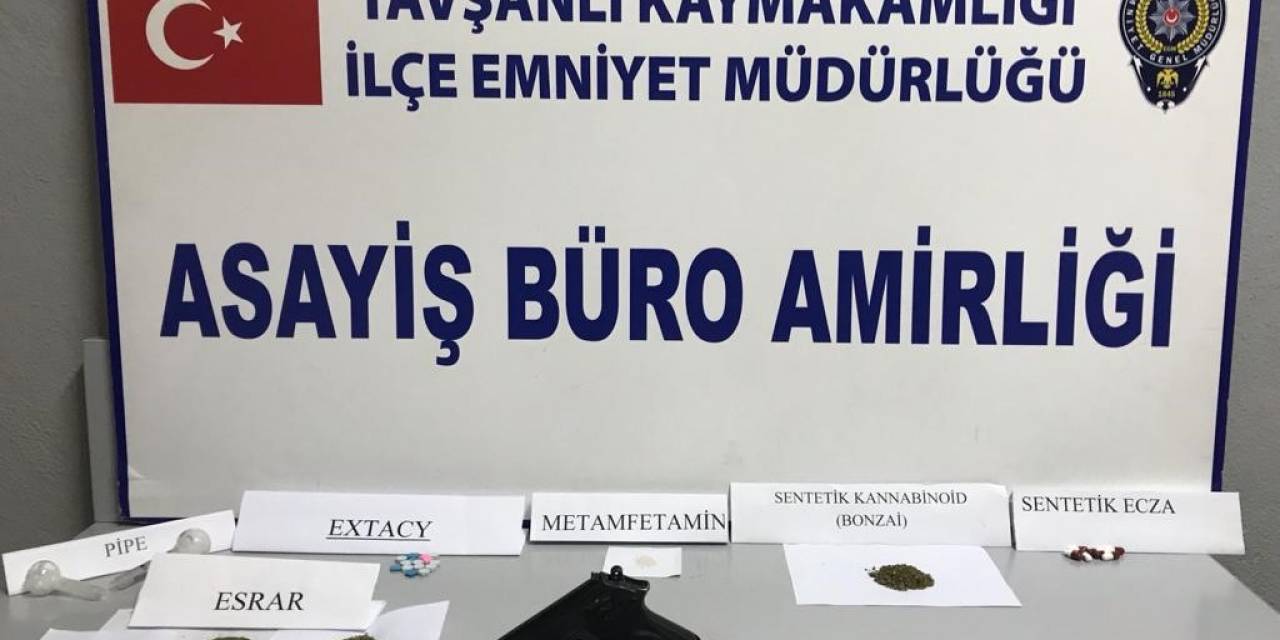 Tavşanlı’da Durdurulan Tırda Uyuşturucu Madde Ve Tabanca Ele Geçirildi
