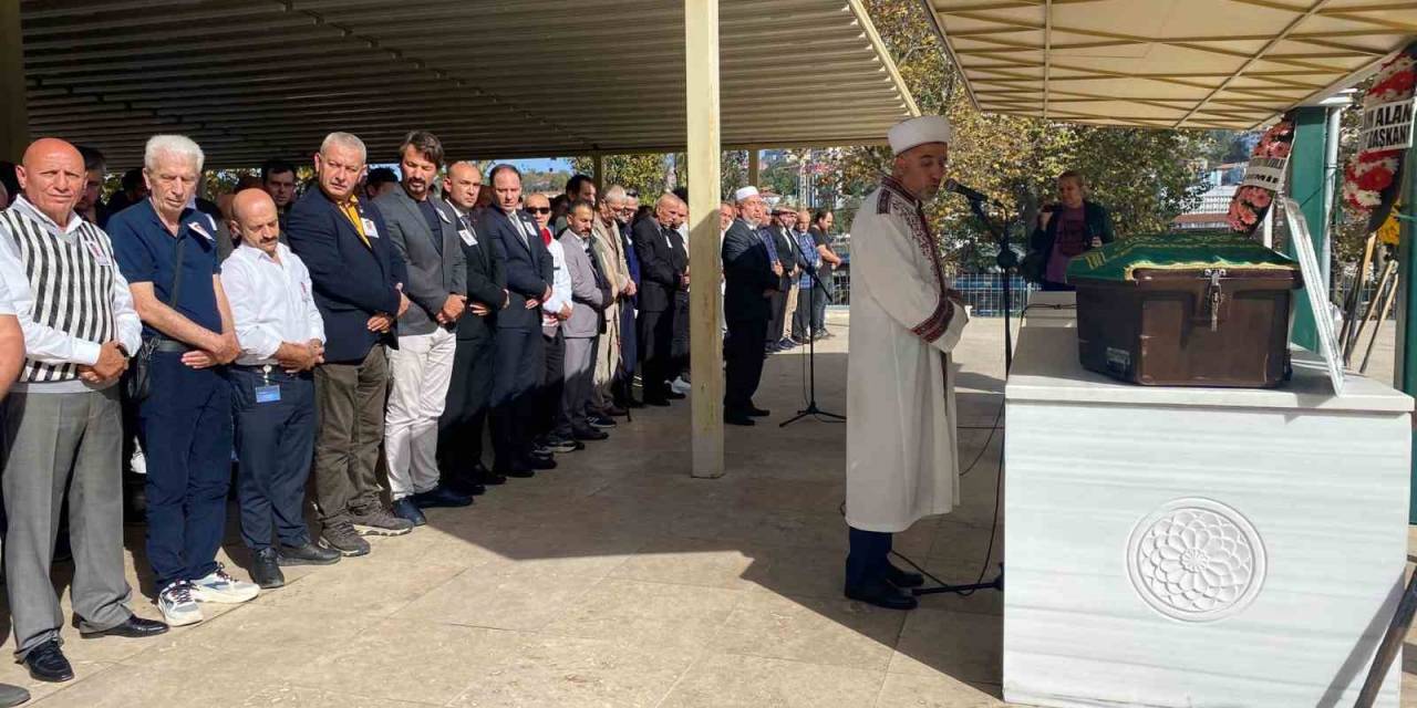 Evinin Altıncı Katından Atlayan Genç Memleketinde Toprağa Verildi
