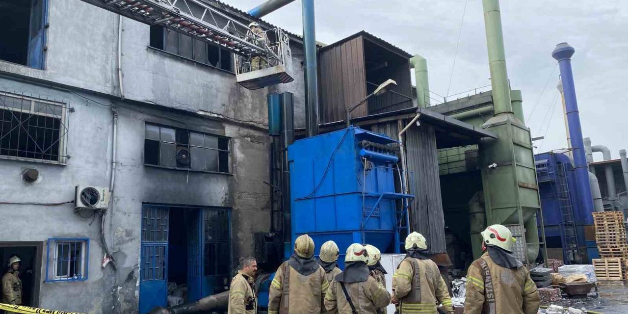 Başakşehir’de İş Yerinde Doğalgaz Patlaması: Müdahale Sırasında 1 Kişi Dumandan Etkilendi