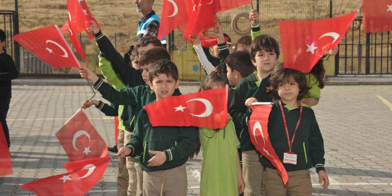 Malatya’da 10 Bin Bayrak Dağıtıldı