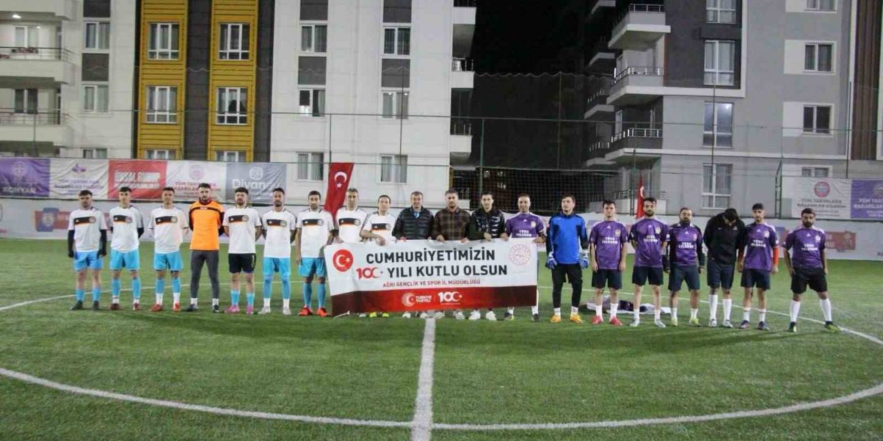 Ağrı’da 100. Yıl Futbol Turnuvasının Şampiyonu Çanakkale Spor Oldu