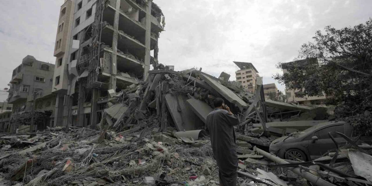 İsrail’in Gazze’ye Saldırılarında Can Kaybı 7 Bin 326’ya Yükseldi