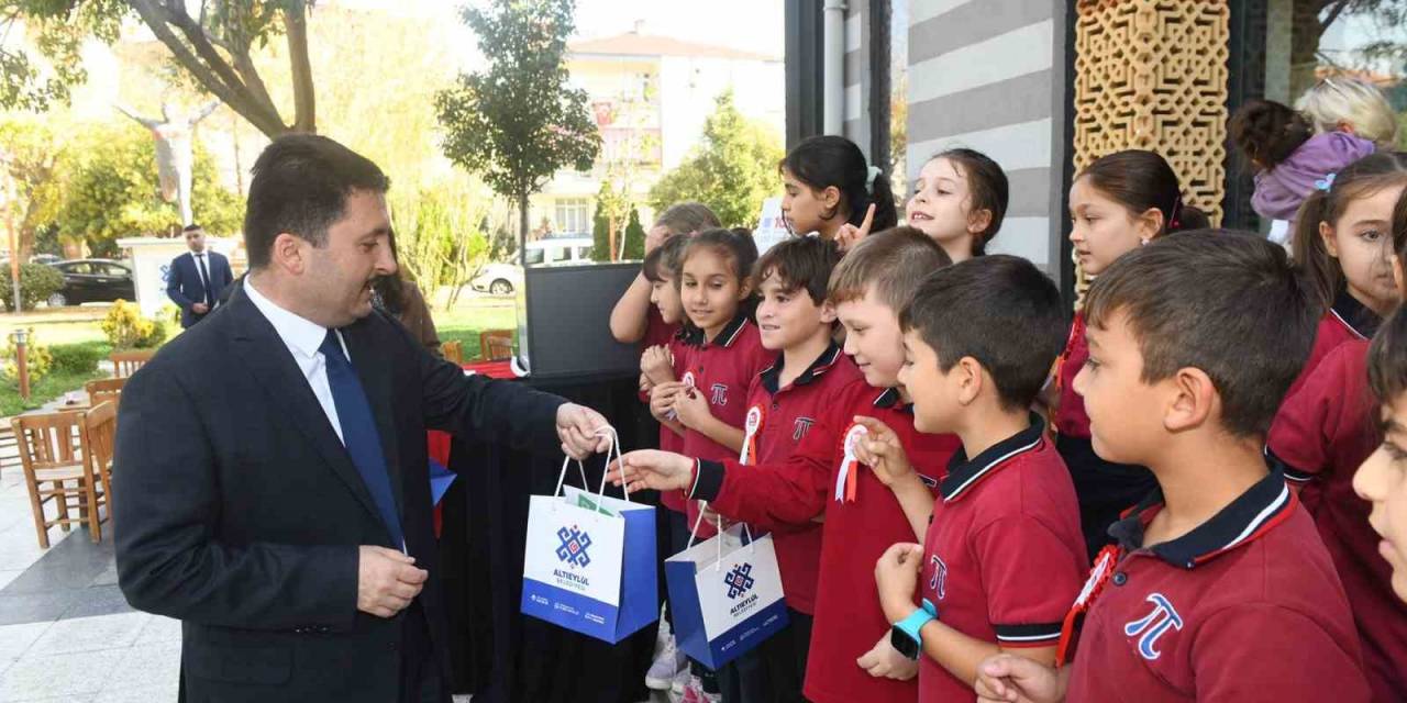 Altıeylül’de Öğrencilerden  100. Yıla Mektuplar