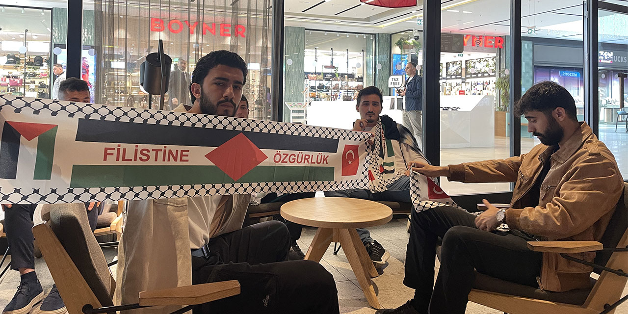 AK Parti Rize Gençlik Kollarından Starbucks'ta protesto