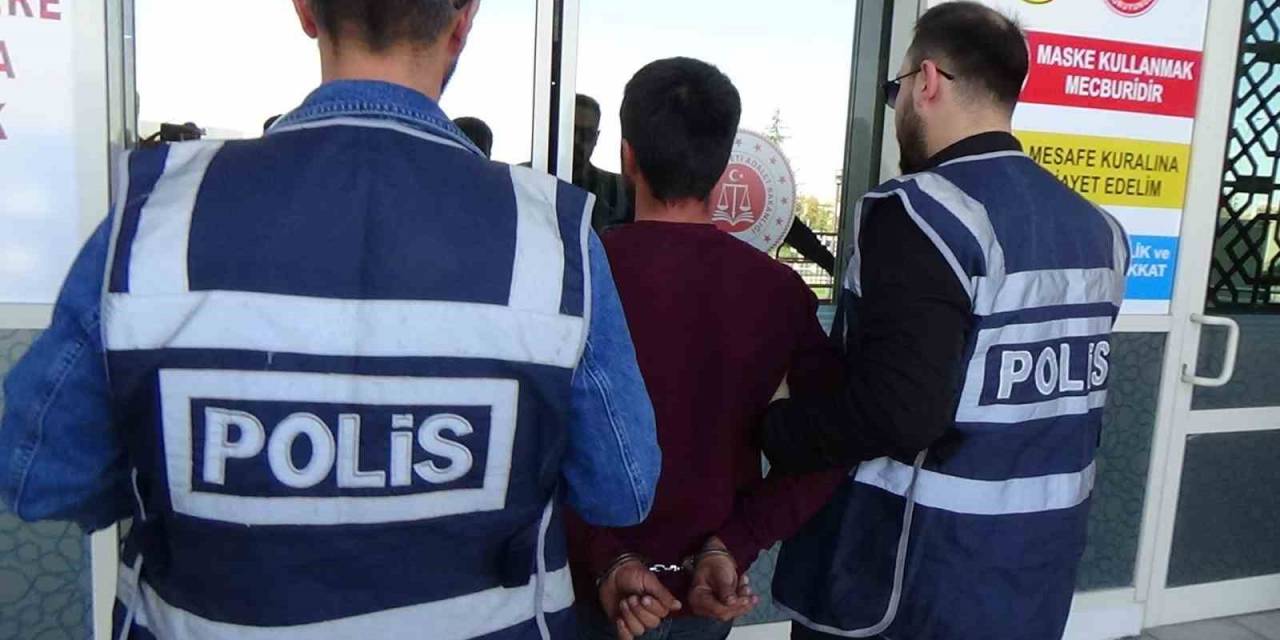 Üvey Babasını Bıçaklayarak Öldüren Zanlı Tutuklandı