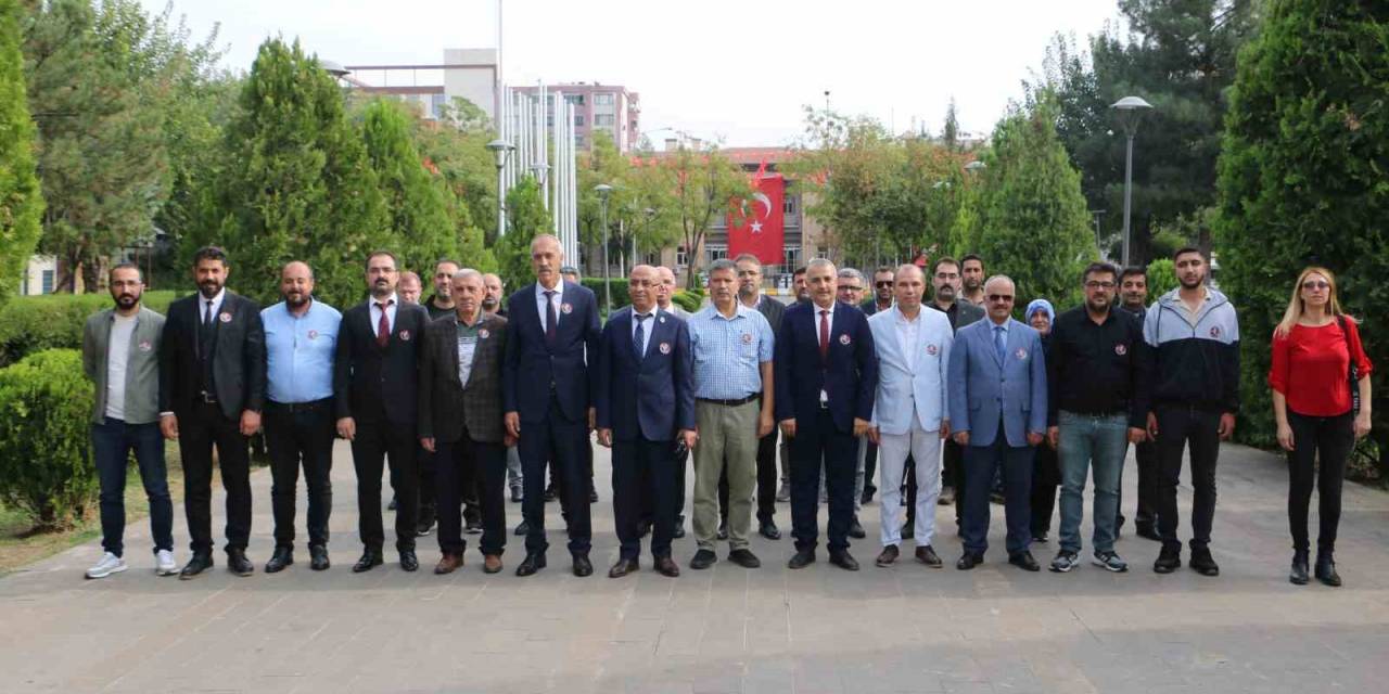 Diyarbakır’da Türk Eğitim-sen Cumhuriyet’in 100. Yılını Kutladı
