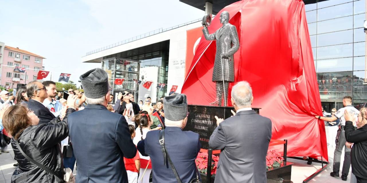Atatürk Heykelinin Açılışı Gerçekleşti