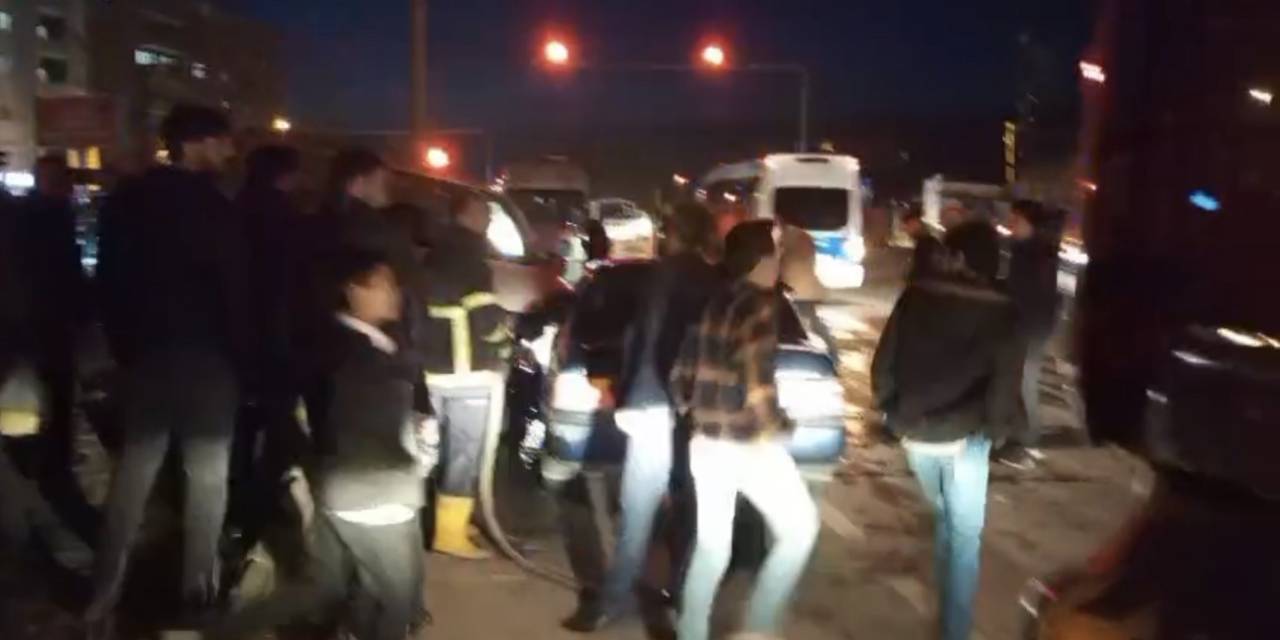 Hakkari’de Otomobil İle Kamyonet Çarpıştı: 4 Yaralı