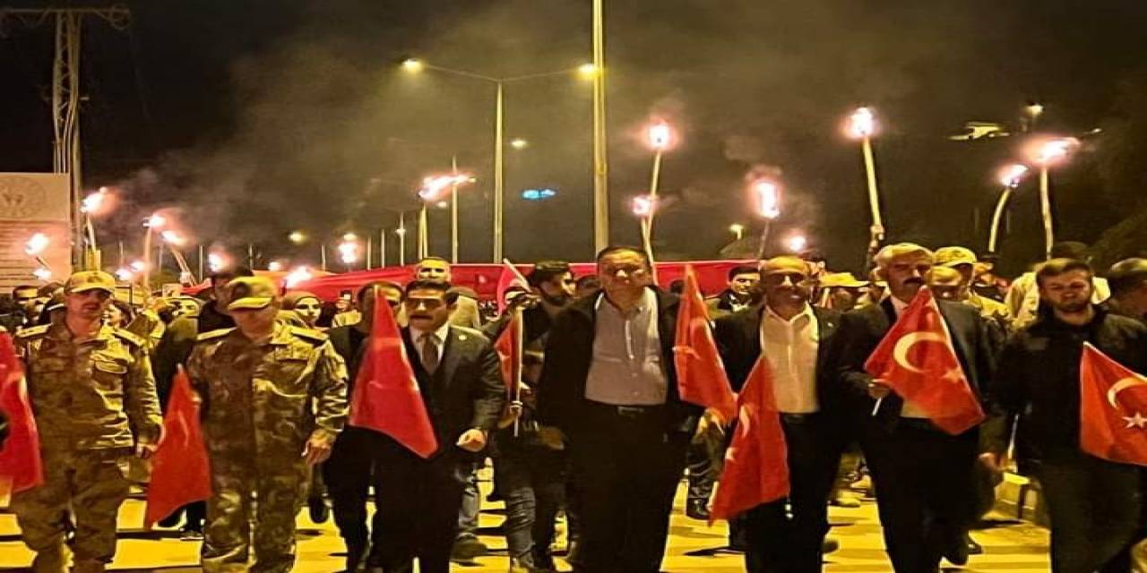 Derecik İlçesinde Meşaleli Cumhuriyet Yürüyüş Düzenlendi