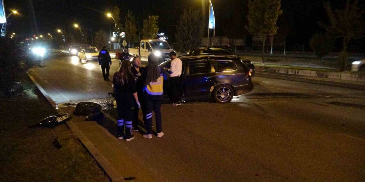 Kontrolden Çıkan Araç Refüje Çarpıp Karşı Şeride Geçti