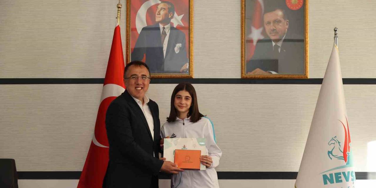 Başarılı Sporcular Ödüllendirildi