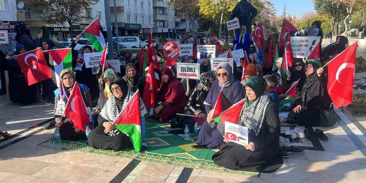 Filistin’e Destek İçin Oturma Eylemi Başlattılar