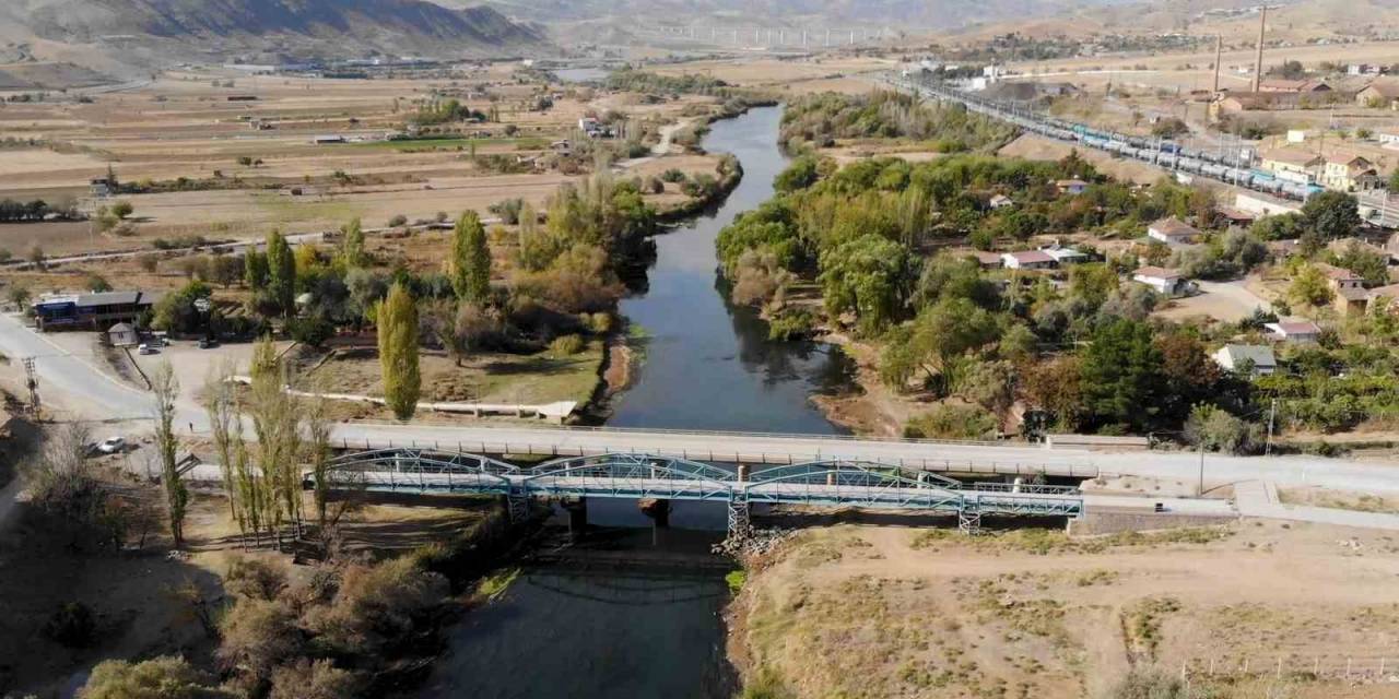Kurtuluş Savaşı’nda Önemli Rol Üstlenen İki Eser: "Türkiye’nin İlk Demir Köprüsü" Ve "Yahşihan İstasyonu"