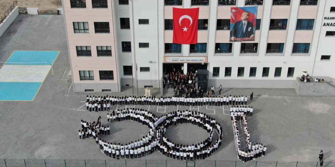 Nevşehir’de Öğrencilerden 100. Yıl Koreografisi