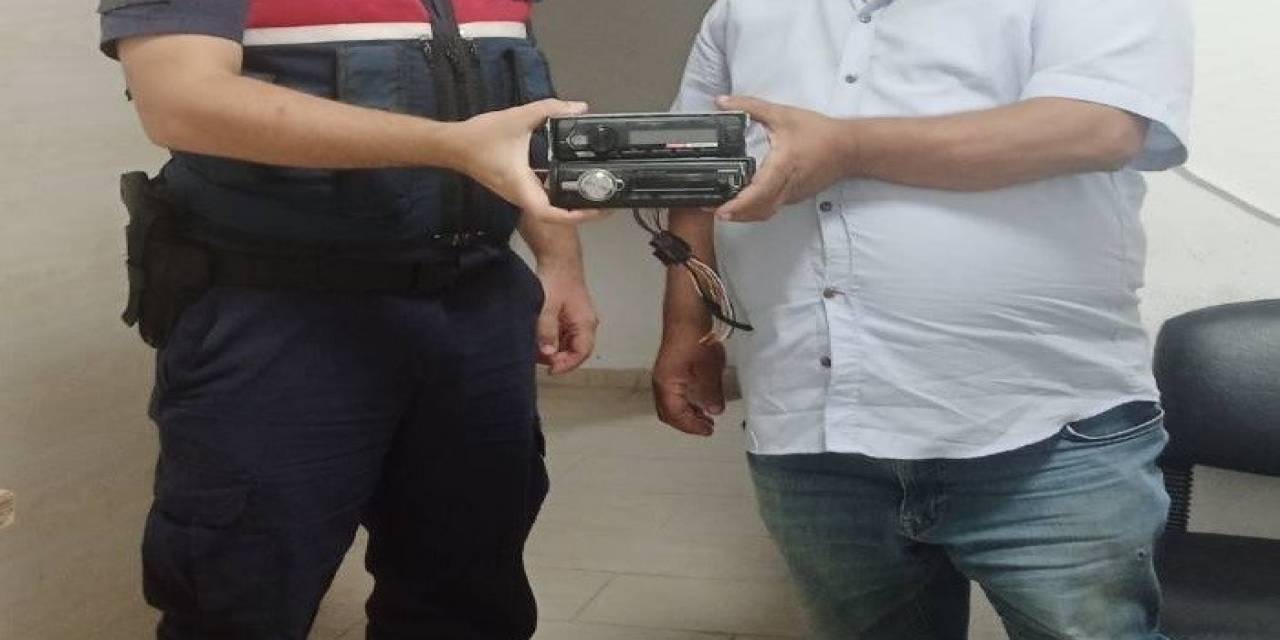 Traktörlerin Teyplerini Çalan Hırsızlar Jandarmaya Takıldı