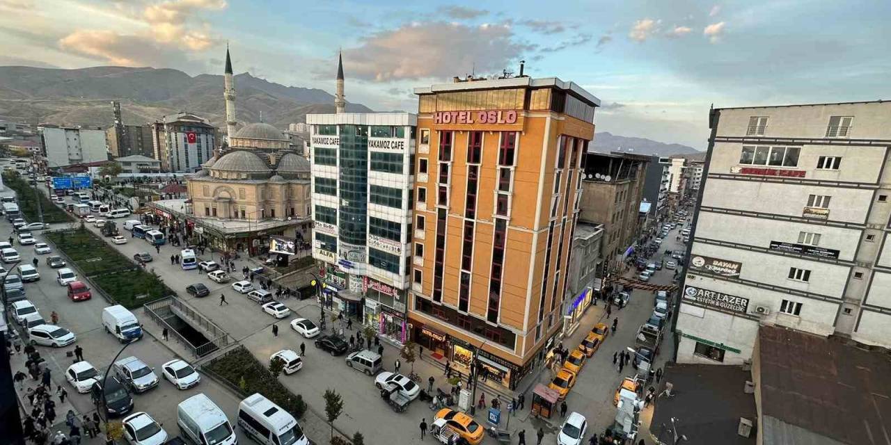 Yüksekovalılar "Yeni Yüzyılda" İl Müjdesini Dört Gözle Bekliyor