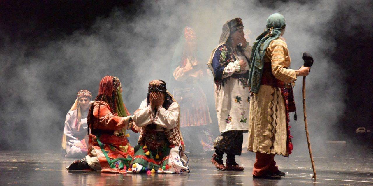 Bilecik’te ’kahraman Türk Kadınları’ Adlı Defile Ve Tiyatro Oyunu Sahnelendi