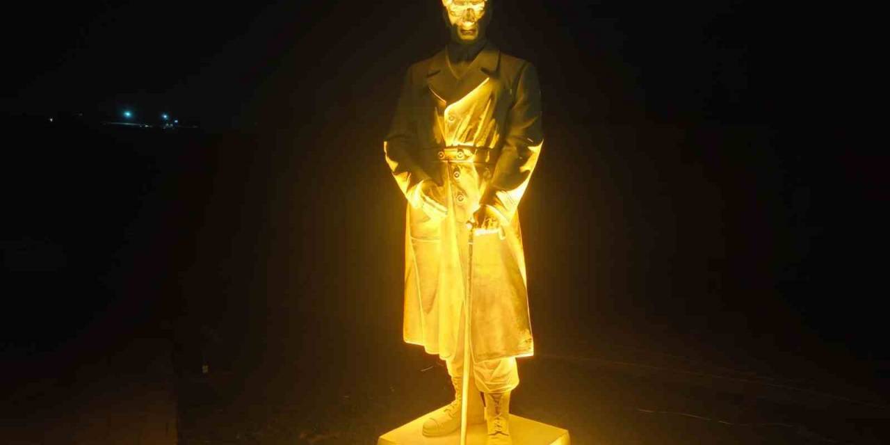 Gölbaşı Güney Giriş Parkı’na Atatürk Heykeli Yerleştirildi