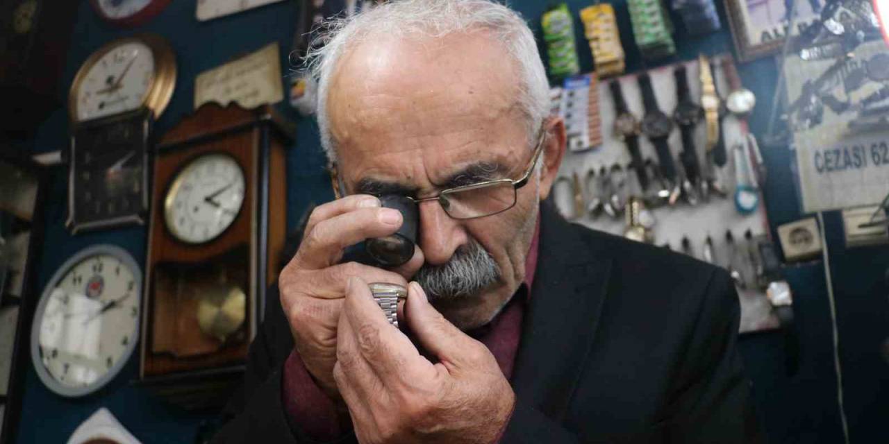 Sivaslı Saatçi Yarım Asırdır Zamana Ayar Veriyor