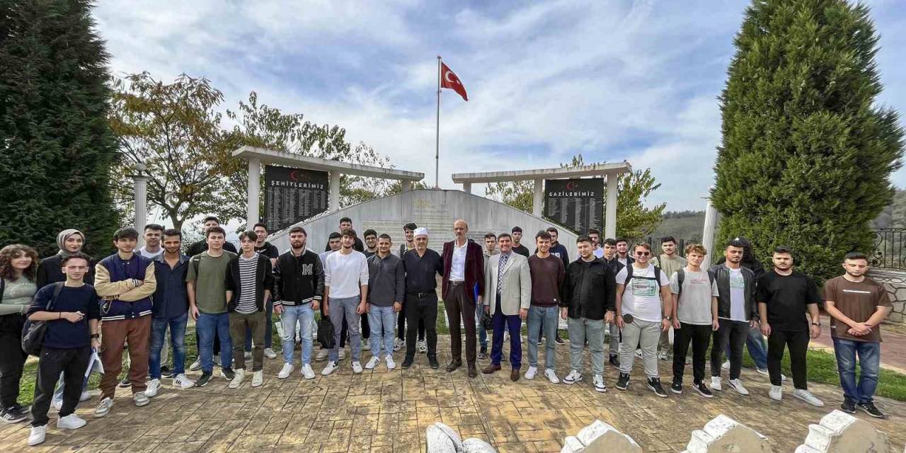 Cumhuriyetin 100. Yılında Şehitleri Andılar