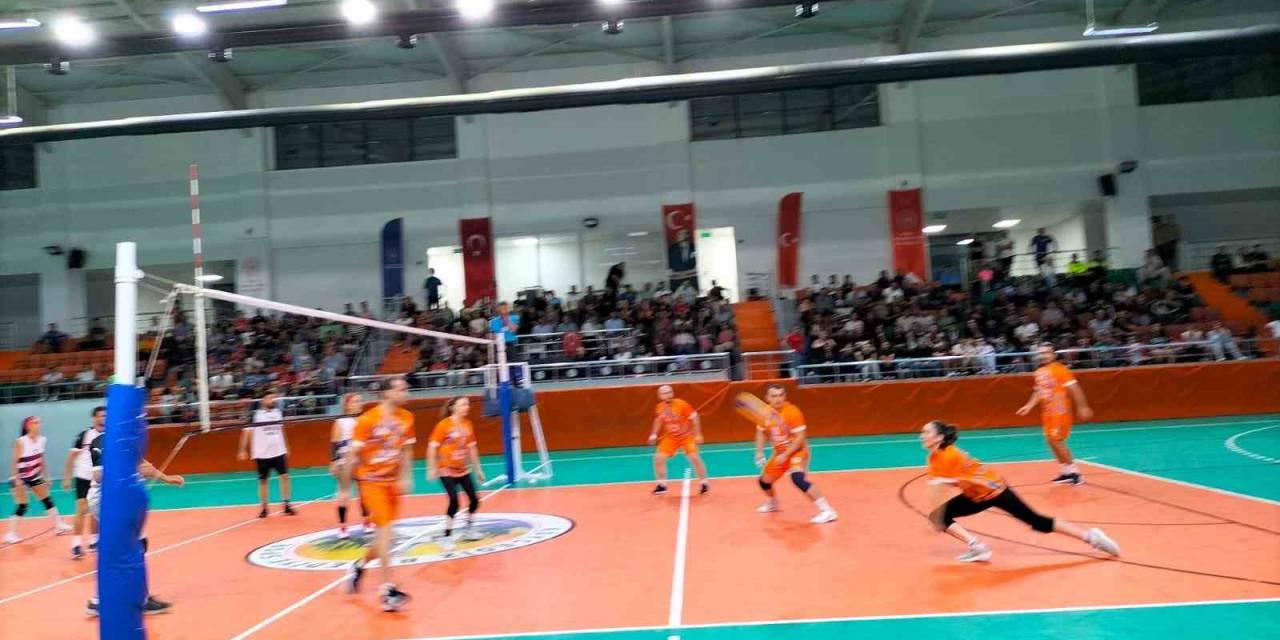 Köyceğiz’de Voleybol Cumhuriyet Kupası Sahibini Buldu