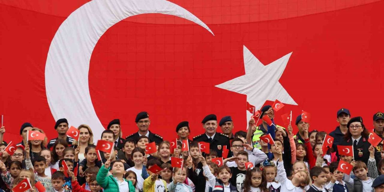 Jandarma, Cumhuriyetin 100. Yılını Çocuklarla Kutladı