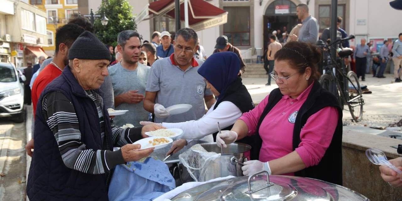 Burhaniye’de Atatürk Ve Şehitler İçin Hayır Düzenlendi