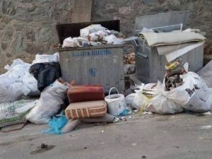 Belediye Çöpleri Toplamadı Mudanya’nın Sokakları Çöplüğe Döndü