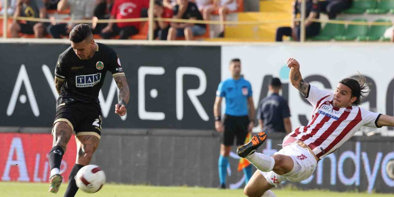Trendyol Süper Lig: Alanyaspor: 0 - Sivasspor: 0 (İlk Yarı)