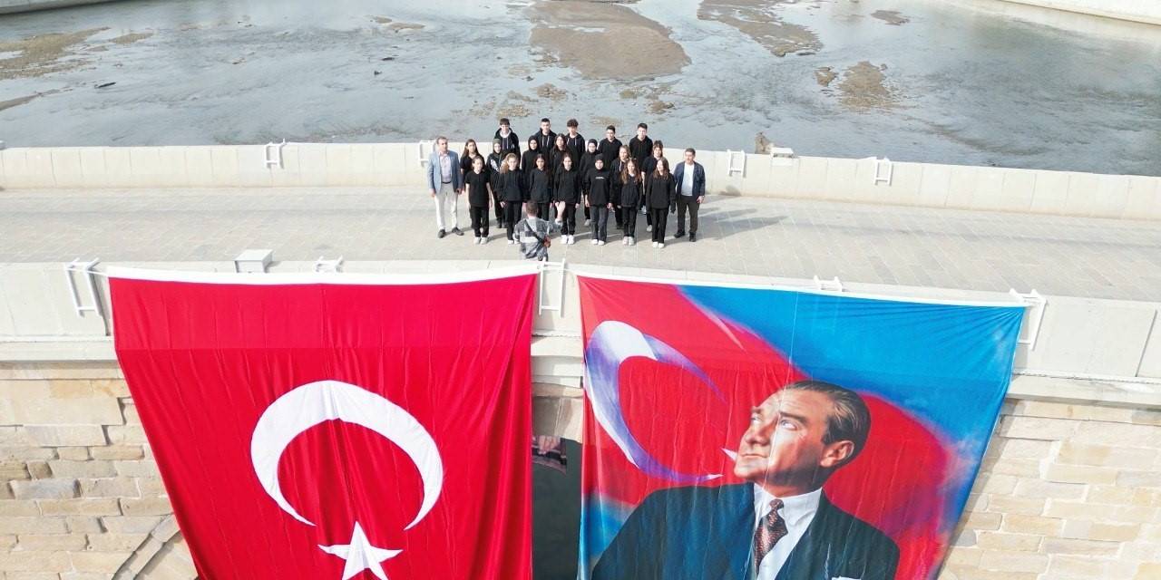 Fen Lise Öğrencileri Tarihi Kale Ve Köprüde 100. Yıl Klibi Çekti